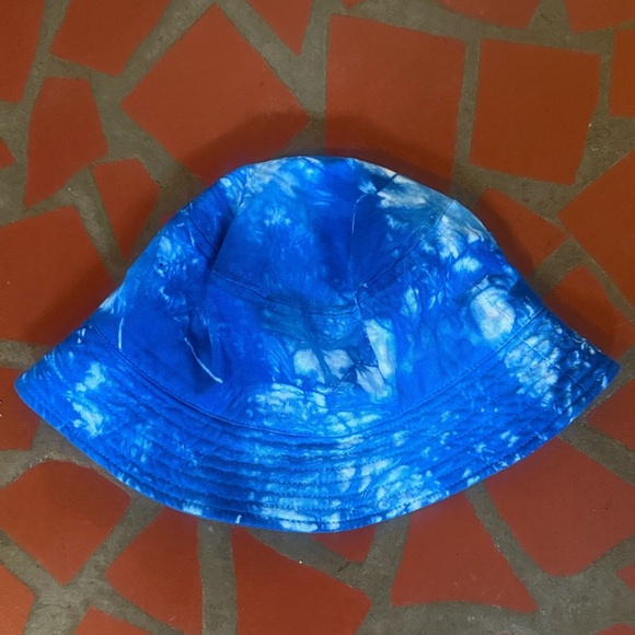 TALENTLESS Blue and White Tie-Dye Bucket Hat Unisex - Picture 5 of 13